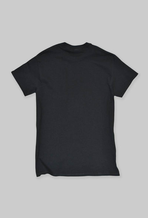 maglietta nera unisex con scritta taboo in stile college e il disegno bianco di Saturno. Dettaglio retro maglietta