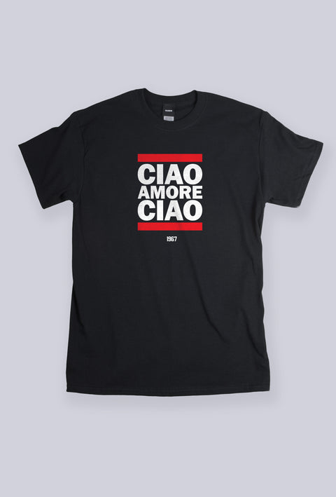T-shirt nera con scritto "ciao amore ciao" brano di Luigi Tenco nello stile del gruppo RUN DMC